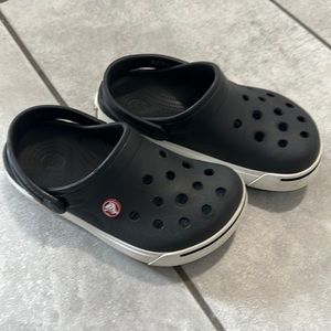 Kids navy blue CROCS J2